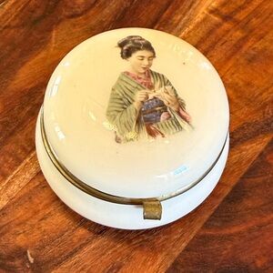 Antique Porcelain Trinket Snuff Box Lidded Japanese Lady Brass Closure Geisha